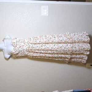 West of Melrose white pink floral sleeveless tiered buster v wire maxi dress